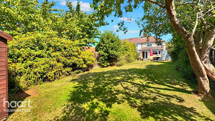 3 Bedroom Semi-Detached House For Sale In Milton Road, Manningtree, CO11