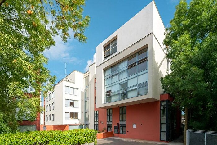 1 Bedroom Flat To Rent In Elm Grove, Wimbledon, SW19