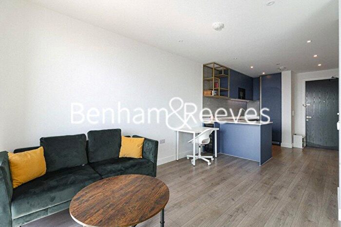 Apartment To Rent In Quay Walk, Wembley, HA0