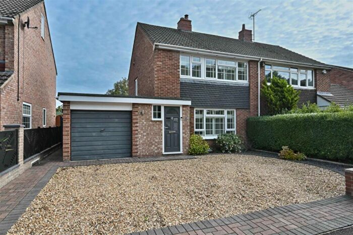 3 Bedroom Semi-Detached House For Sale In Broadleas Crescent, Devizes, SN10