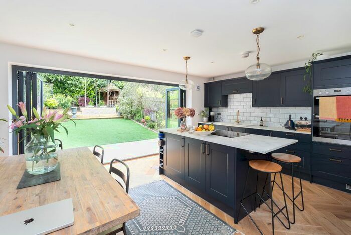 5 Bedroom Terraced House To Rent In Woodlands Close, Dorking, RH4