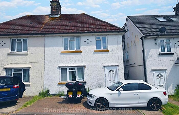 3 Bedroom Semi-Detached House To Rent In Sturgess Avenue, Hendon, NW4