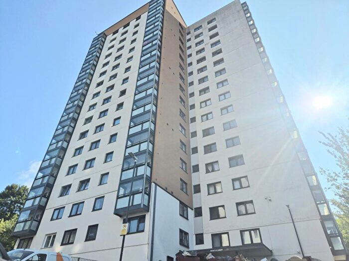 2 Bedroom Apartment To Rent In Wheatley Court, Halifax, HX2