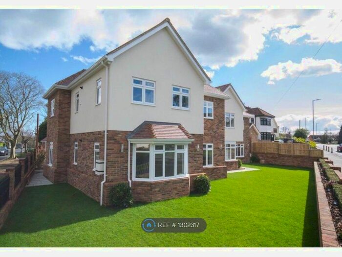 1 Bedroom Flat To Rent In Chelmsford Road, Shenfield, Brentwood CM15