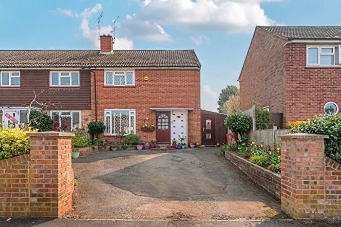 3 Bedroom End Of Terrace House For Sale In Mitcham Road, Camberley, GU15