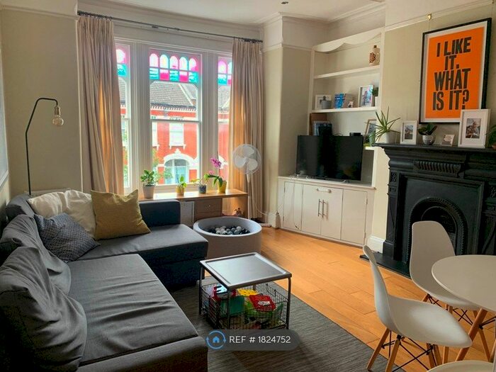 2 Bedroom Flat To Rent In Tooting Bec, London, SW17
