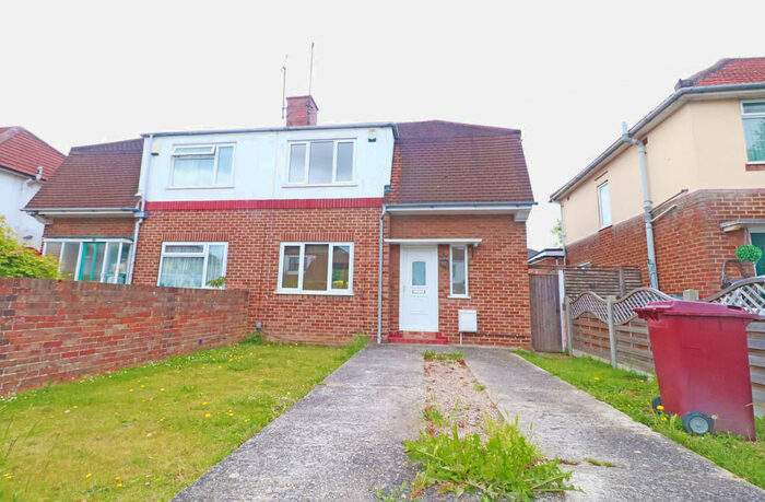 2 Bedroom Semi-Detached House To Rent In Greenfields Road, Reading, RG2