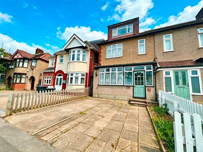 4 Bedroom Semi-detached House For Sale In Grove Road, Romford, RM6