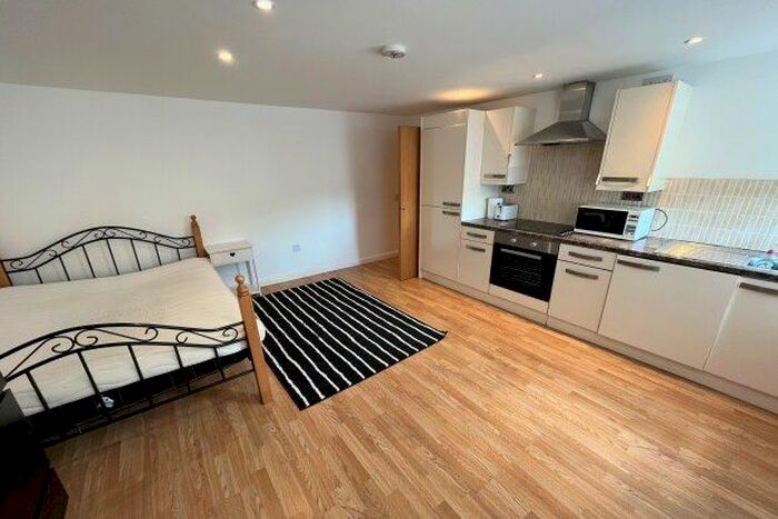 Studio To Rent In Moorland Road, Caerdydd, CF24