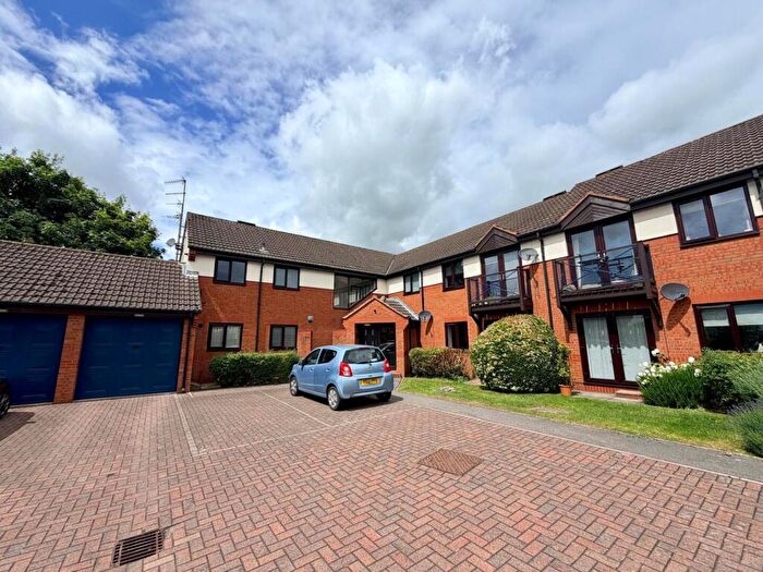 2 Bedroom Flat For Sale In Cricketers Close, Garforth, Leeds, LS25