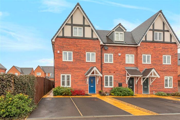 3 Bedroom Town House To Rent In Horseley Avenue, Worsley, Manchester, M28