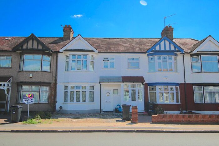 5 Bedroom Property To Rent In Horns Road, Ilford, IG6