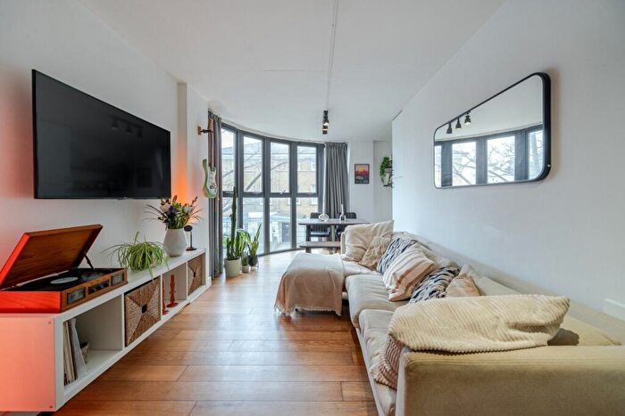 2 Bedroom Flat For Sale In Montpelier Road, London, SE15