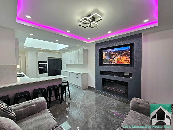 6 Bedroom Terraced House To Rent In Totnes Grove, Dartmouth Road, Birmingham, B29