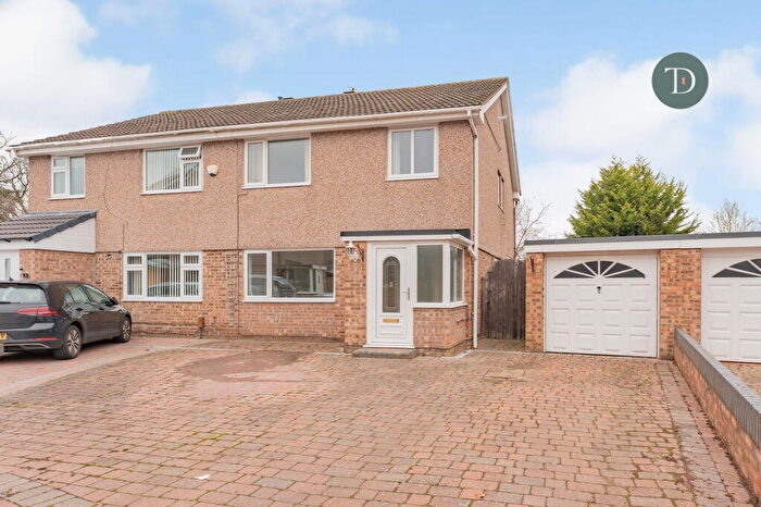 3 Bedroom Semi Detached House For Sale In Thomas Close, Whitby, Ellesmere Port, CH65