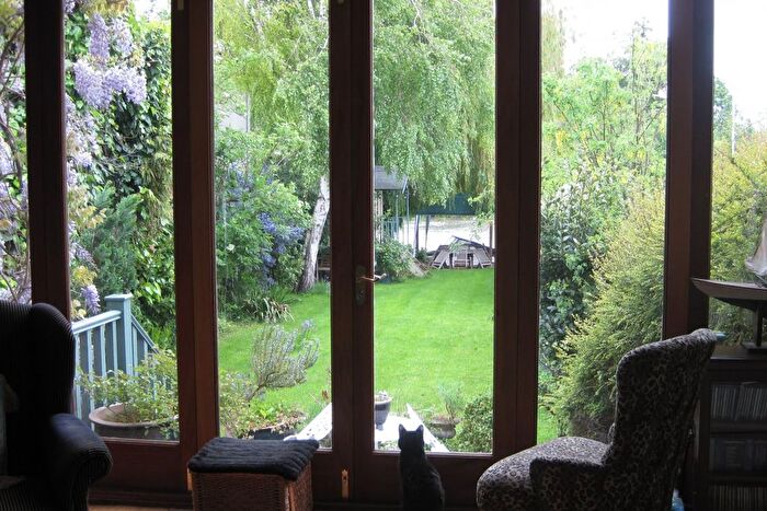 3 Bedroom Semi-Detached House For Sale In Bundys Way, Staines-Upon-Thames, TW18
