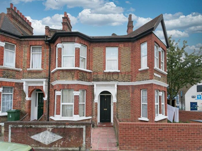 1 Bedroom Flat To Rent In Moyers Road, Leyton, E10