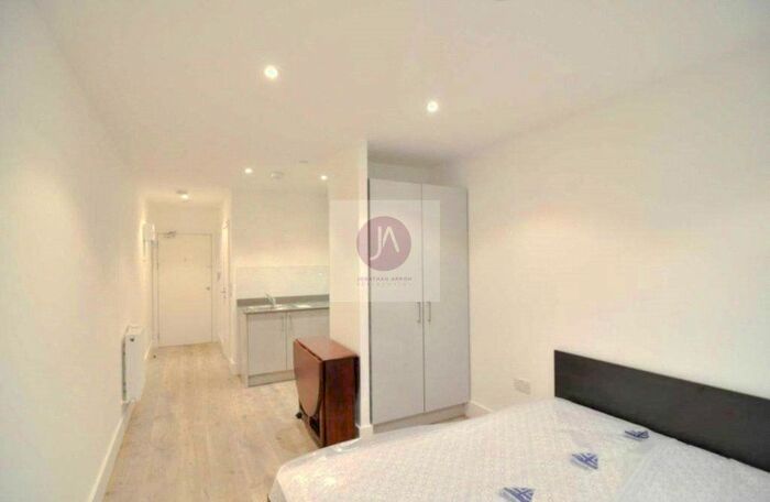 Studio To Rent In Kilburn High Road, Kilburn, London, NW6