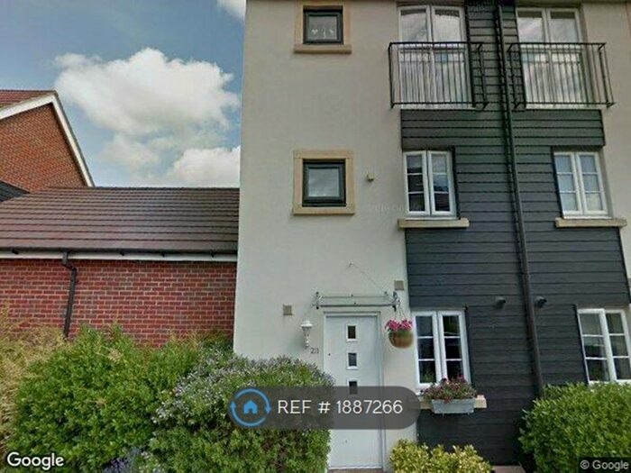 3 Bedroom End Of Terrace House To Rent In Sinclair Drive, Basingstoke, RG21
