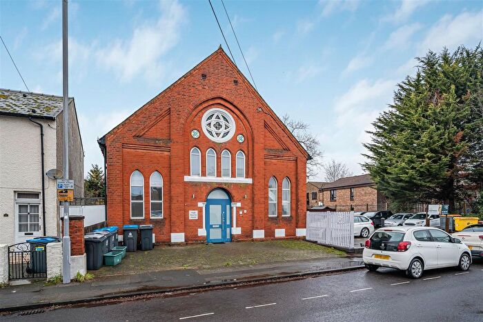 2 Bedroom Flat For Sale In Victoria Road, Kingston Upon Thames, KT1