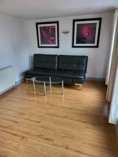 2 Bedroom Flat To Rent In Bethnal Green Road, London, E2