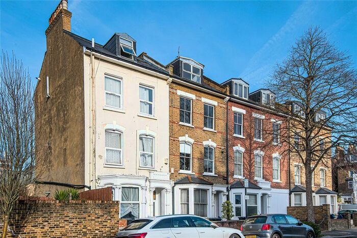 3 Bedroom Maisonette To Rent In Somerfield Road, Finsbury Park, London, N4