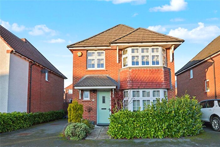 4 Bedroom Detached House To Rent In Wellington Row, Morley, Leeds, West Yorkshire, LS27