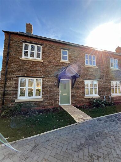 3 Bedroom Detached House To Rent In Wykham Park, Banbury, OX16