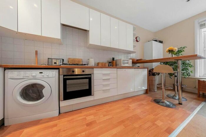 1 Bedroom Flat To Rent In Balham High Road, Balham, London, SW12