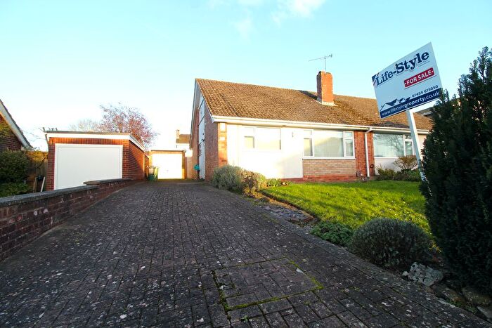 3 Bedroom Semi-Detached House For Sale In Bannetts Tree Crescent, Alveston, BS35