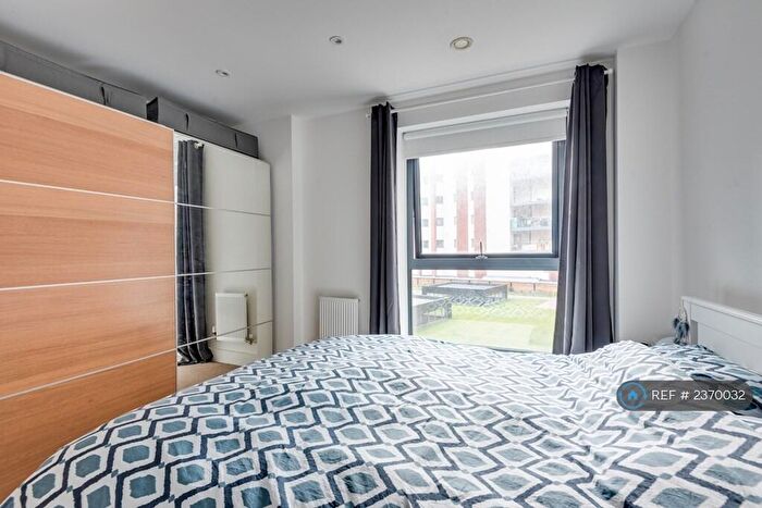 1 Bedroom Flat To Rent In Leven Road, London, E14