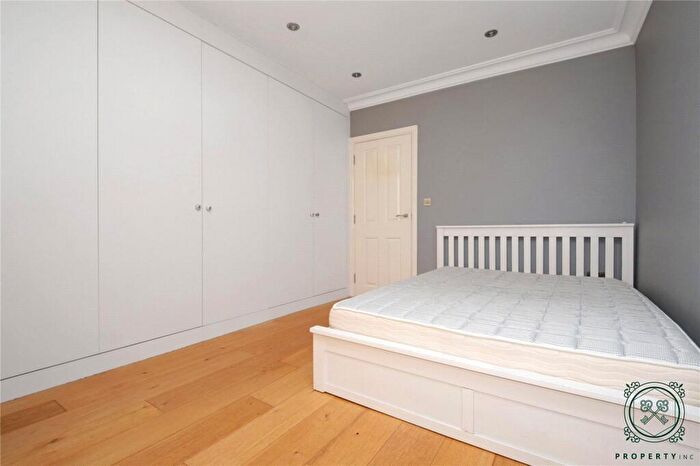 2 Bedroom Apartment For Sale In Turnpike Lane, London, N8