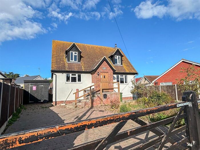 2 Bedroom Chalet For Sale In Fern Way, Jaywick, CO15