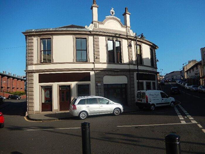 2 Bedroom Flat To Rent In Hallcraig Street, Airdrie, North Lanarkshire, ML6