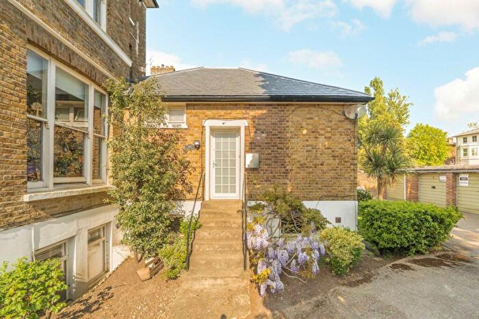 1 Bedroom Flat For Sale In Catherine Road, Surbiton, KT6