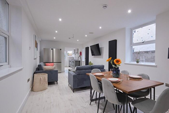 6 Bedroom House Of Multiple Occupation To Rent In Cwmdonkin Drive, Swansea, Wales, SA2