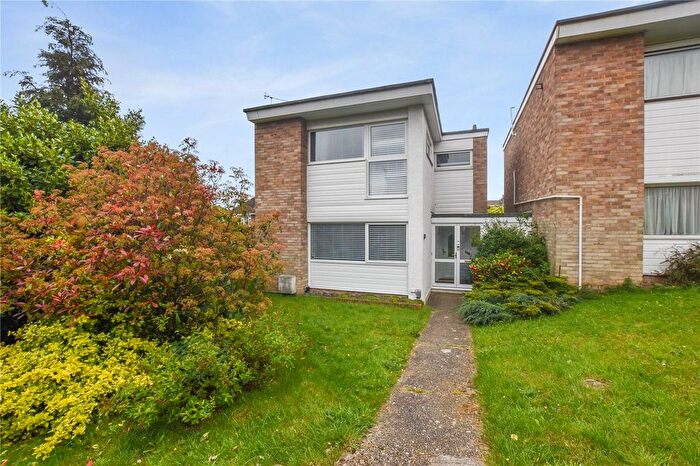 3 Bedroom Detached House For Sale In The North Glade, Bexley, DA5