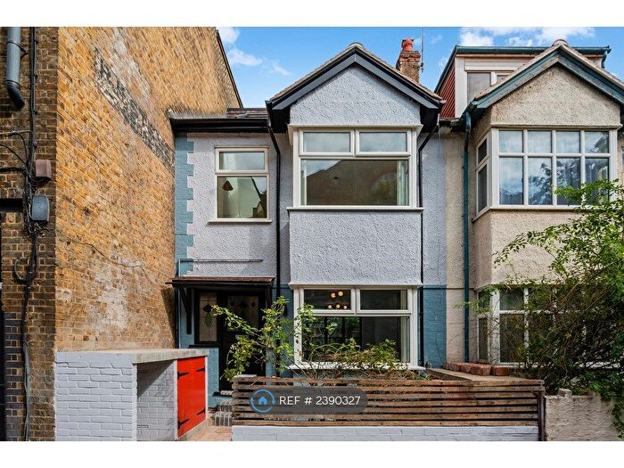 2 Bedroom Maisonette To Rent In Leighton Place, London, NW5