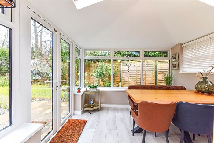 2 Bedroom Detached Bungalow For Sale In Whitebeam Close, Horndean, PO8