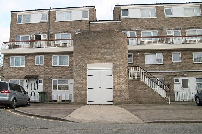 2 Bedroom Maisonette For Sale In Gawsworth Close, London, E15