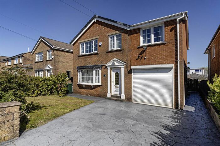 5 Bedroom Detached House For Sale In Marcus Way, Huddersfield, HD3