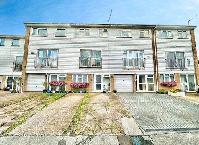 4 Bedroom Terraced House For Sale In Milestone Road, Dartford, Kent, DA2