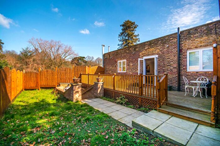 1 Bedroom Bungalow To Rent In Benson Retreat, Croydon, CR0