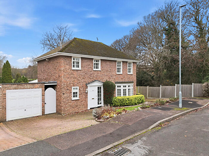 4 Bedroom Detached House For Sale In Southview Close, Rayleigh, SS6