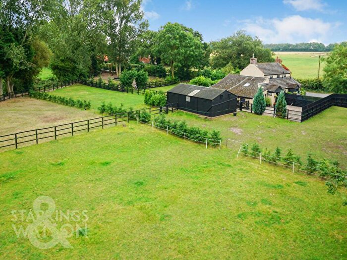 2 Bedroom Cottage For Sale In Nogdam End, Norton Subcourse, Norwich, NR14