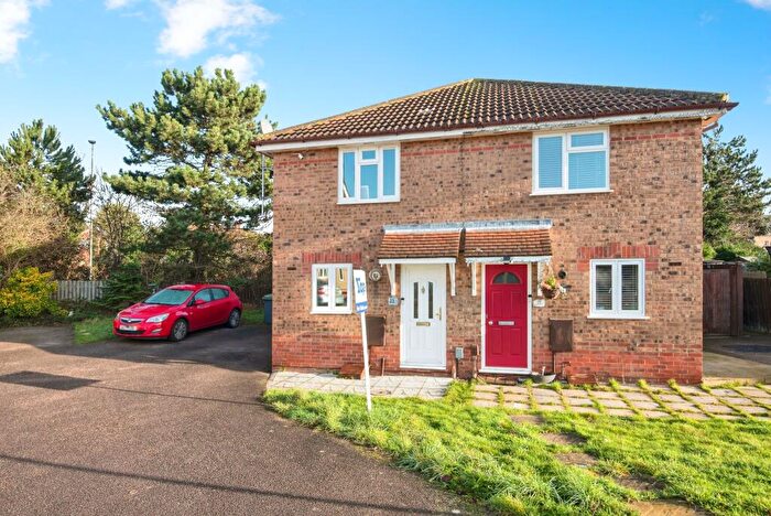 2 Bedroom Semi Detached House For Sale In Buttercup Close, Bedford, MK42