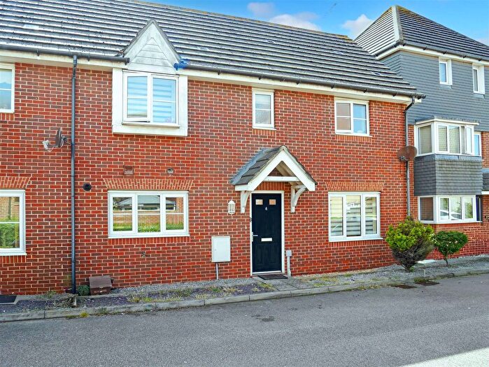 3 Bedroom Terraced House For Sale In Faulkner Gardens, Wick, Littlehampton, BN17