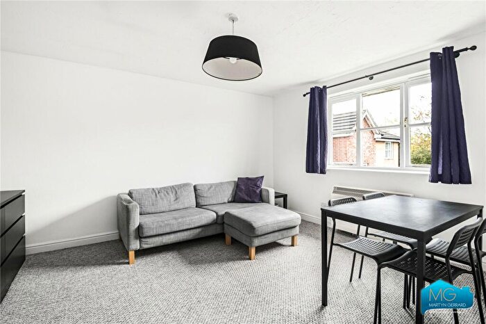 2 Bedroom Apartment To Rent In Simms Gardens, East Finchley, London, N2