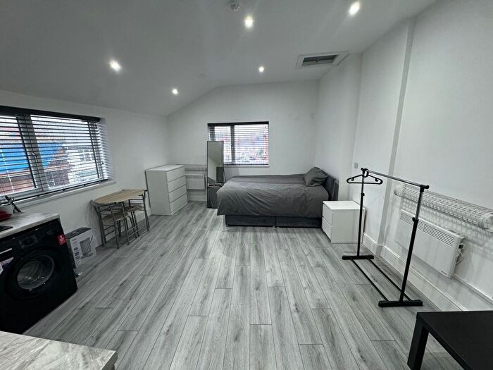 Studio To Rent In Bearwood Road, Smethwick, B66