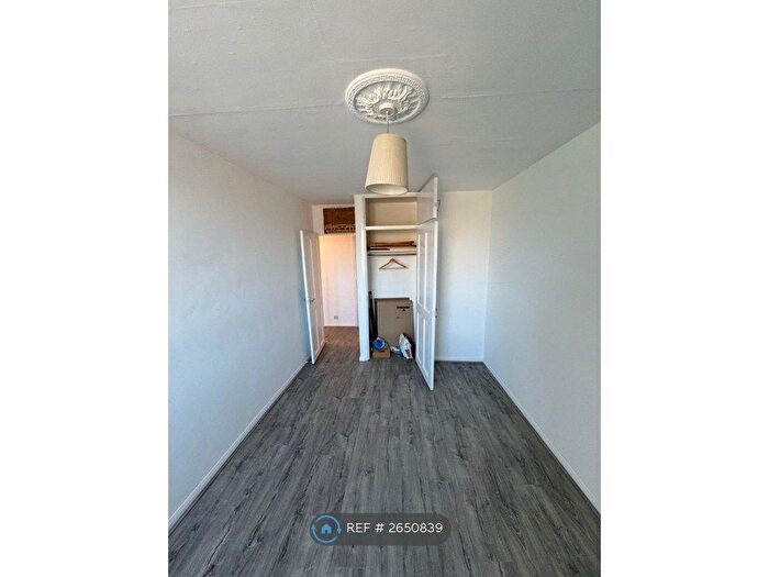 3 Bedroom Flat To Rent In Penshurst Road, Hackney, E9